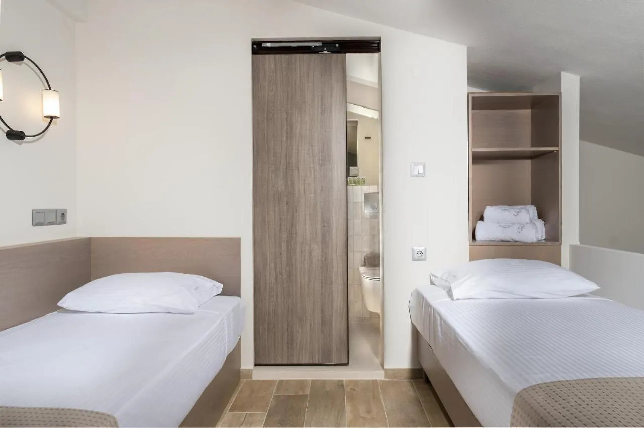 Callisti Suites Sarti 0*,  Grecia